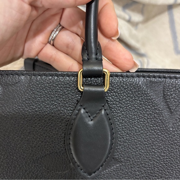 Authentic Louis Vuitton NEW ON-THE-GO MM Empreinte black tote 🔥 🎁 - Picture 12 of 15